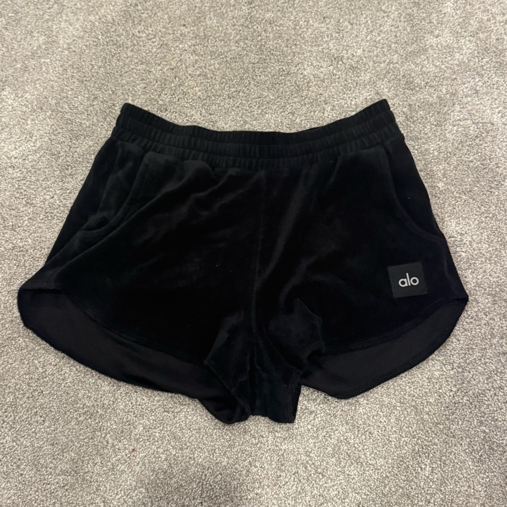 Alo sold out black terry cloth shorts size small EUC